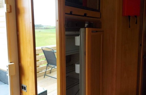 Cirencester Ski Chalet | Large Static Motorhome-Stunning Countryside Views