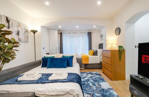 Belsize Apartment | Large Studio in Belsize Grove