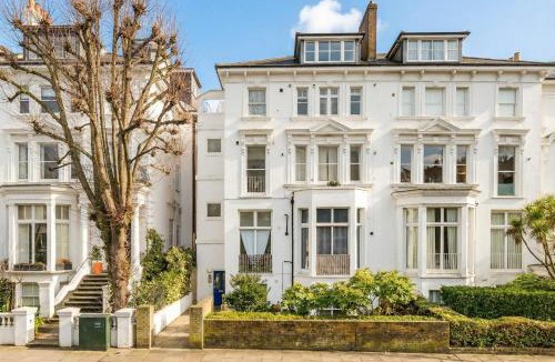 Belsize Apartment | Large Studio in Belsize Grove