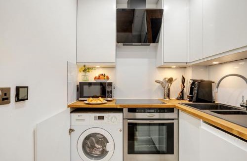 Belsize Apartment | Large Studio in Belsize Grove