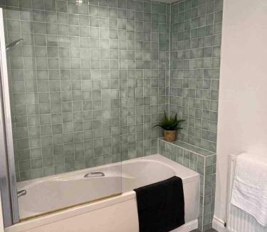 Wallingford Apartment | Large town centre apartment with parking
