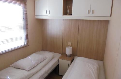 Chapel Saint Leonards Apartment | LE Cottage Golden Palm Gold 8 Berth, Panel Heated FREE WIFI