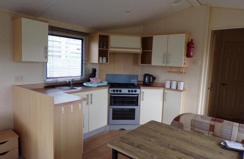 Penparcau Apartment | Library View C6