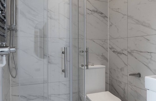 West Kensington Apartment | Light & Modern Studio | West Kensington