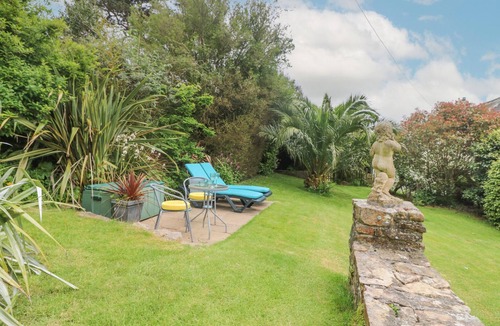 Praa Sands Cottage | LIGHTHOUSE, romantic, country holiday cottage in Praa Sands