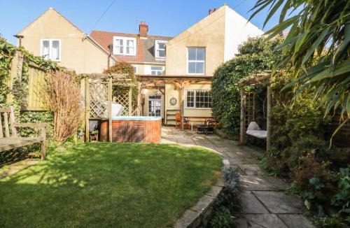 Gorleston-on-Sea House | Lighthouse View