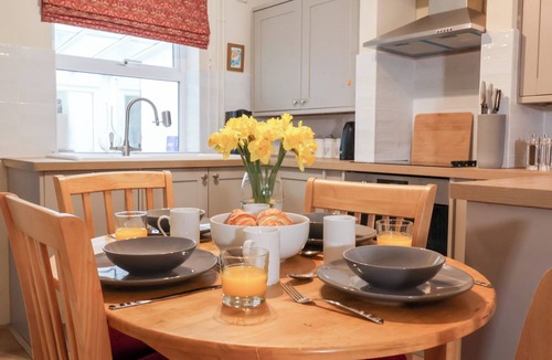 Martlesham Heath Cottage | LILLY COTTAGE, pet friendly, country holiday cottage in Woodbridge
