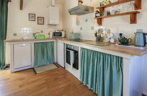 Bont Newydd House | Lily Cottage