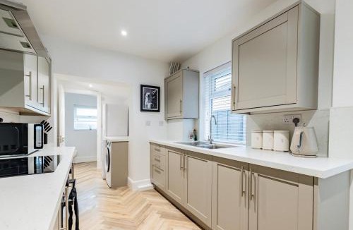 Worcester House | Lily Cottage Modern 3 Bed Home