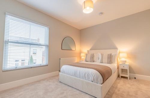 Worcester House | Lily Cottage Modern 3 Bed Home