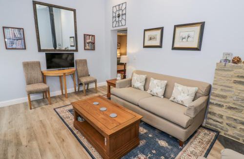 Black Bourton House | Lily Stables