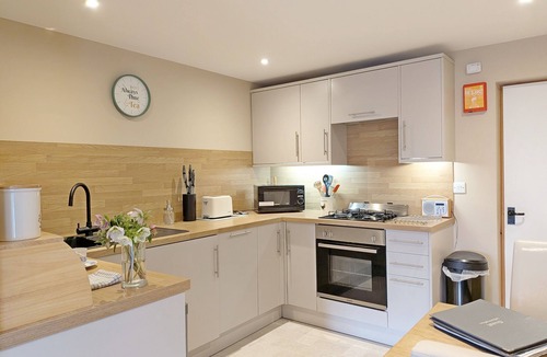 Chichester Cottage | Little Bridges - keeps 2 guests in 1 bedroom