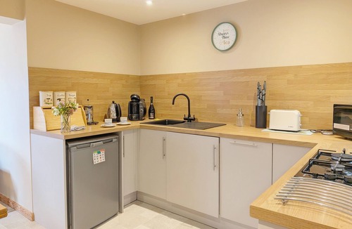Chichester Cottage | Little Bridges - keeps 2 guests in 1 bedroom