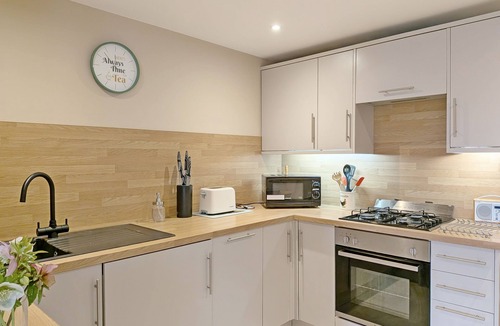 Chichester Cottage | Little Bridges - keeps 2 guests in 1 bedroom