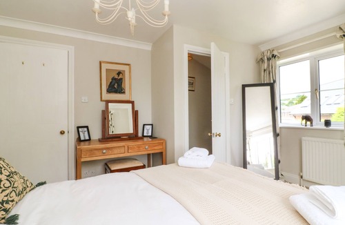 Maiden Newton House | LITTLE ORCHARD, family friendly in Maiden Newton, Dorset