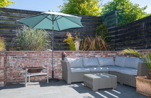 Malborough Bed & Breakfast | Little Orchard House Self-catering Garden View apartment