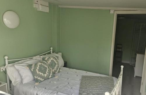 Heathfield Apartment | 'Little Star' accommodation