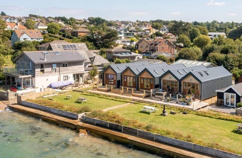 Cowes Ski Chalet | Little Tern, Beachside chalet 6, access to beach