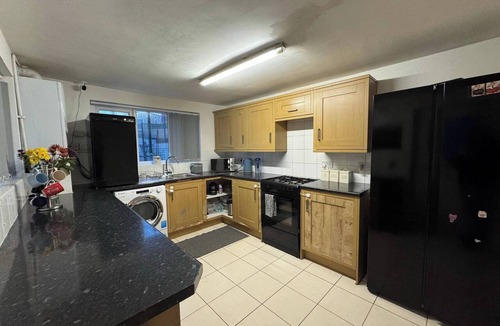 Bootle House | Liverpool Bootle Cozy House