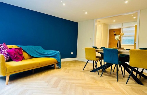 Sutton South Apartment | LivinSpace- Modern and spacious 2 bed flat in Central Sutton
