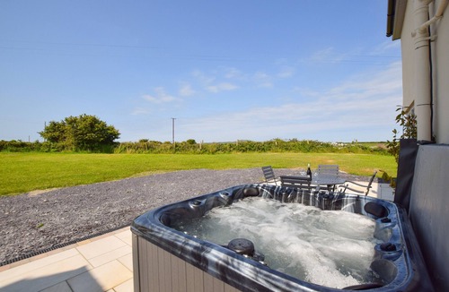 Llanddeusant House | Llanddygfael Hir - Four Bedroom House, Sleeps 8