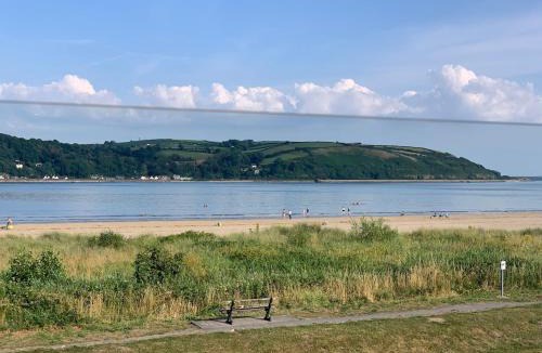 Llansteffan House | LLANSTEFFAN - SEABANK - a lovely holiday home on the beach front