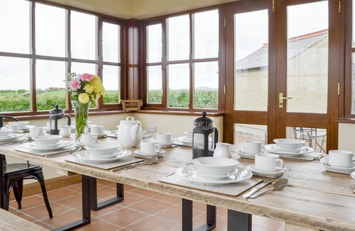 Holyhead House | Llofft Storws