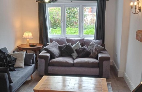 Acrefair House | Llys Alaw
