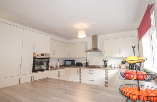 Spean Bridge Cottage | LOCHSIDE, 1 THE CORRIES, family friendly in Spean Bridge