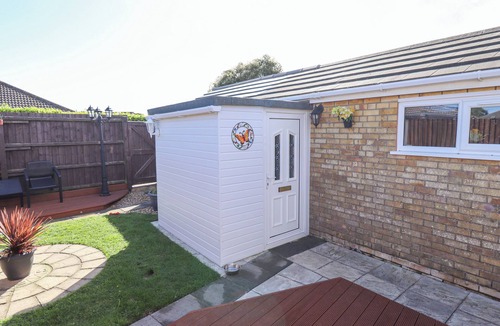 Mablethorpe and Sutton Cottage | LOCKDOWN LODGE, pet friendly, country holiday cottage in Trusthorpe