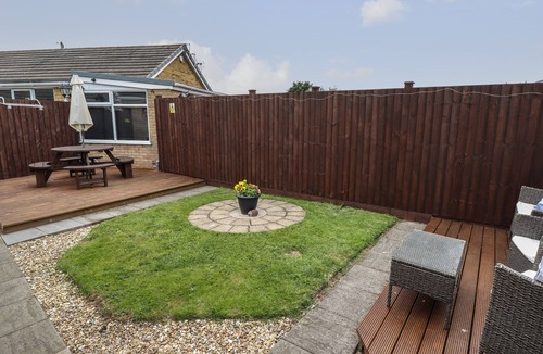 Mablethorpe and Sutton Cottage | LOCKDOWN LODGE, pet friendly, country holiday cottage in Trusthorpe