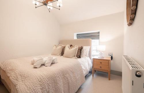Crowdecote House | Lomas Cottage
