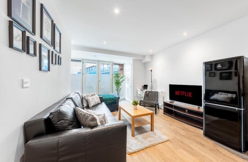 Edgware Apartment | London Edgware Station