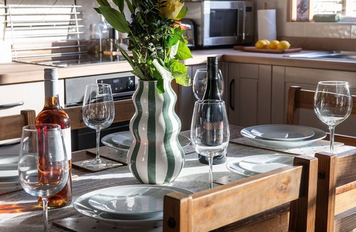 Ledbury Cottage | Long Barn - sleeps 5 guests in 2 bedrooms