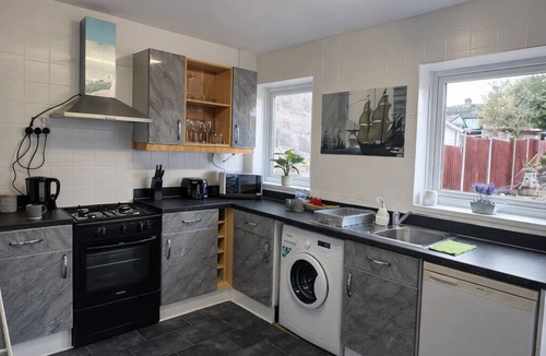 Acocks Green House | Long Contractor Stays - HS2 NEC BHX Parking Wifi Netflix Discounts Offered