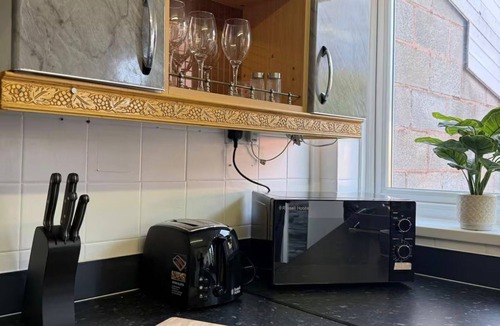 Acocks Green House | Long Contractor Stays - HS2 NEC BHX Parking Wifi Netflix Discounts Offered