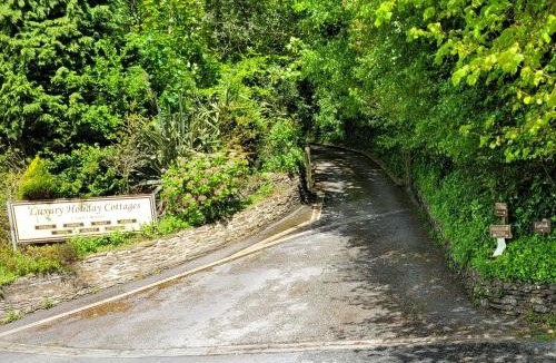 Looe House | Looe, Cornwall, couples, families, quiet location, views, reliable Wi-Fi, 3 bed LANGUNNETT COTTAGE