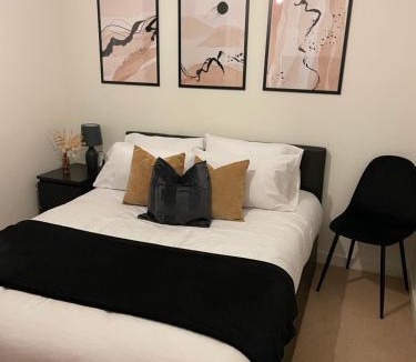 Broad Green Apartment | Lovely 1Bed 10 mins from East Croydon with Free WiFi