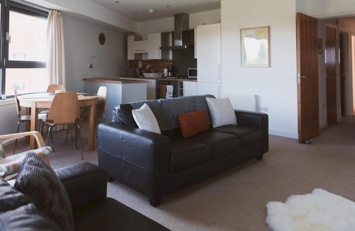 Partick Apartment | Lovely 2-Bed Flat Glasgow Harbour FREE parking - Pass the Keys