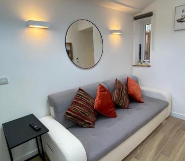 Borehamwood Apartment | Lovely and Modern Studio Apartment.