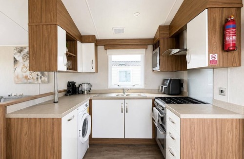 Pakefield House | Lovely caravan by the beach in Pakefield, Suffolk ref 68011CR