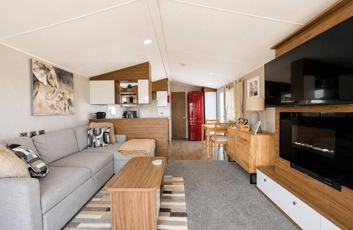 Pakefield House | Lovely caravan by the beach in Pakefield, Suffolk ref 68011CR