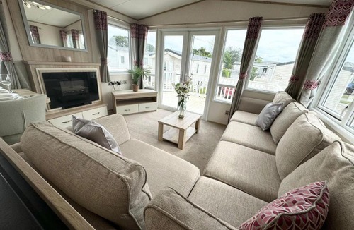 Netley House | Lovely Caravan With Decking At Solent Breeze In Hampshire Ref 38051A