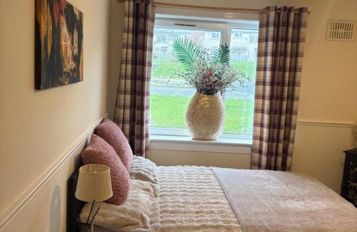 Duddingston House | Lovely quiet double room