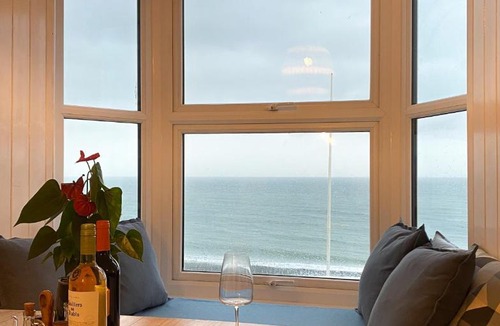 Aberystwyth Apartment | Lovely Seafront 2 bed flat in Aberystwyth