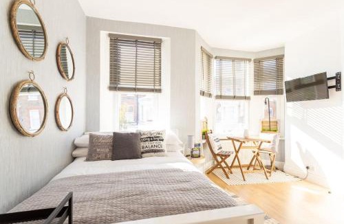 Queen's Park Apartment | Lovely Studio Flat in West Kilburn by Queen's Park