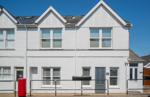 Nettlestone House | Lower Bouys