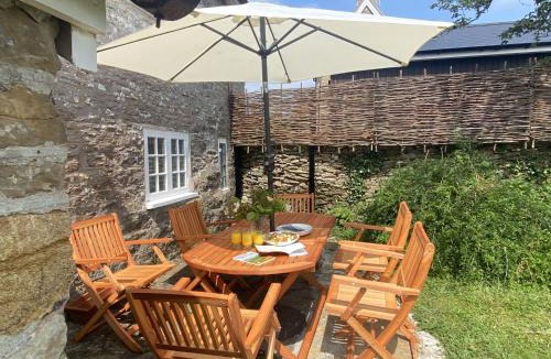 Stalbridge House | Lower Farm Cottage