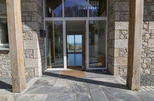Coverack House | LOWER MELLAN BARN, pet friendly, luxury holiday cottage in Coverack