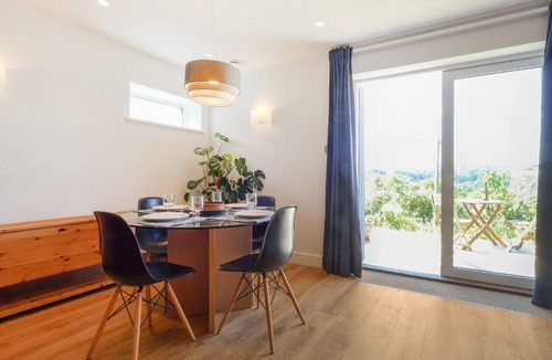 Inchbrook Apartment | Lower Mount Orchard